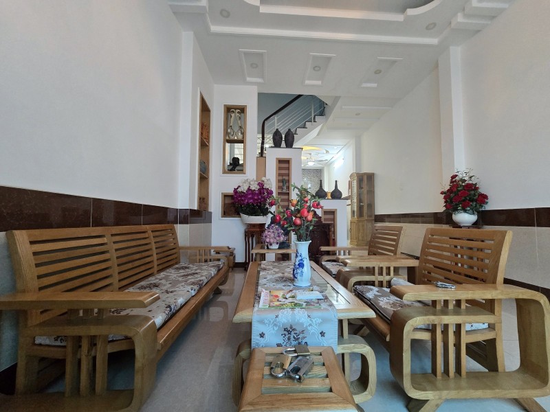  Bán nhà đường Man Thiện, Phường Tăng Nhơn Phú A, Q9, TP HCM, DT 70 m2, 3 tầng, 3PN, SH. Giá 8.35 tỷ. 