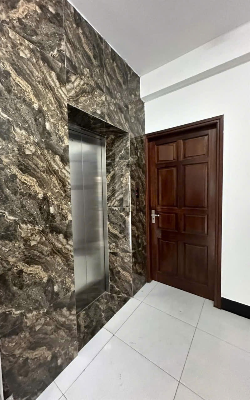  Cho thuê Nhà KD, VP, Nhà Hàng, thang máy, 117m2- 5T, Đào Tấn_46 Tr 