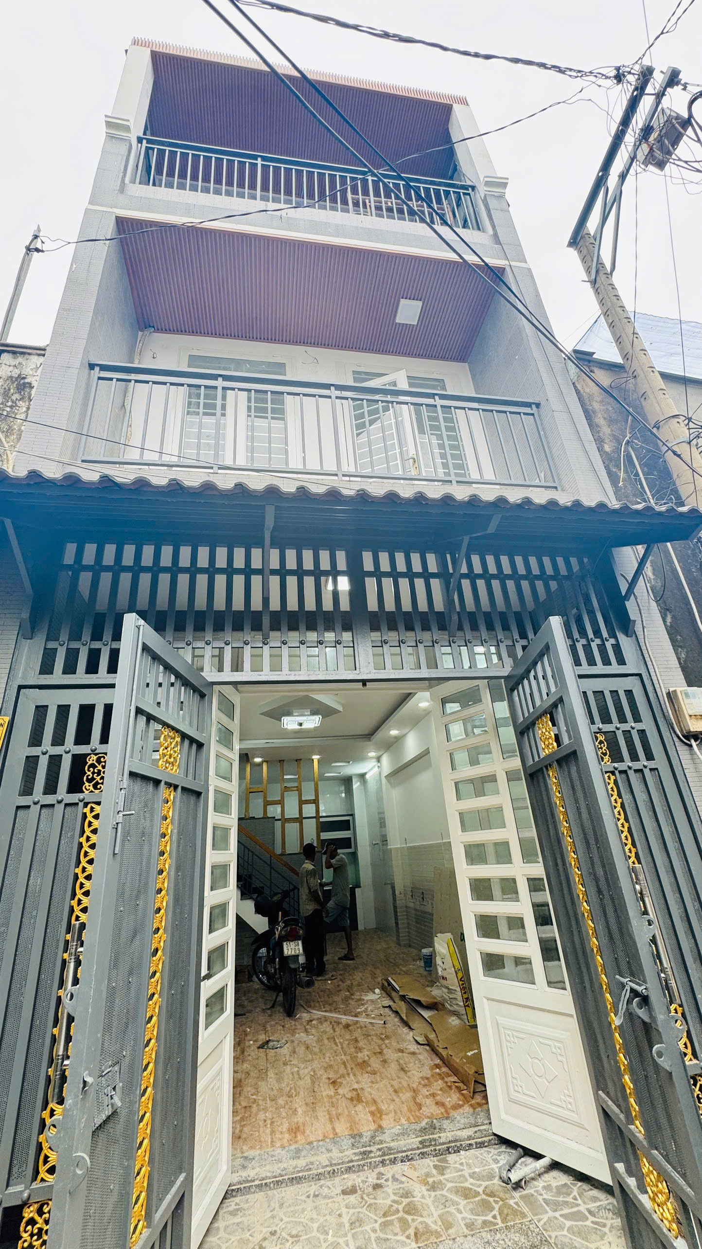  NHÀ ĐẸP LUNG LINH (4×10) – 3 TẦNG – HẺM XE HƠI TỚI NHÀ – VÀI BƯỚC QUA AEON TÂN PHÚ – GIÁ CHỈ 4.75 TỶ TL CHỦ 