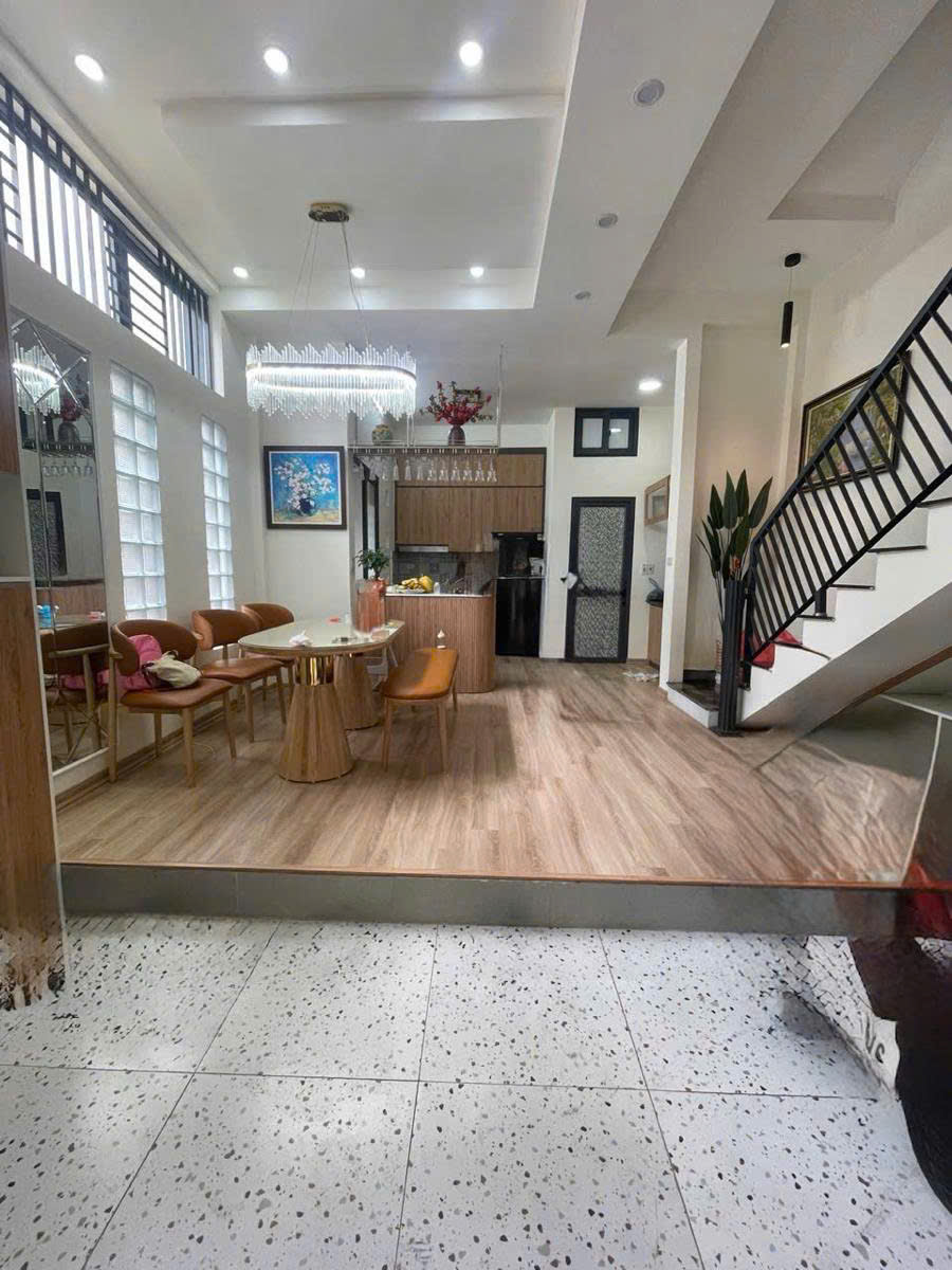  Bán nhà Phố Trạm 40m 5 tầng lô góc 2 mặt ngõ ô tô thông hơn 10 tỷ 