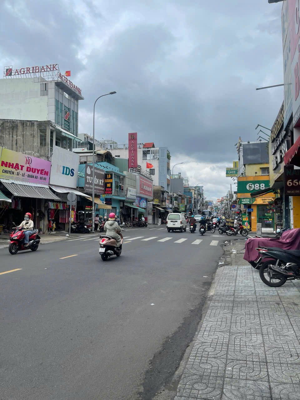  Cần Bán Hoặc cho Thuê Nhà Mặt Tiền  Tại Lạc Long Quân, P8, Tân Bình 