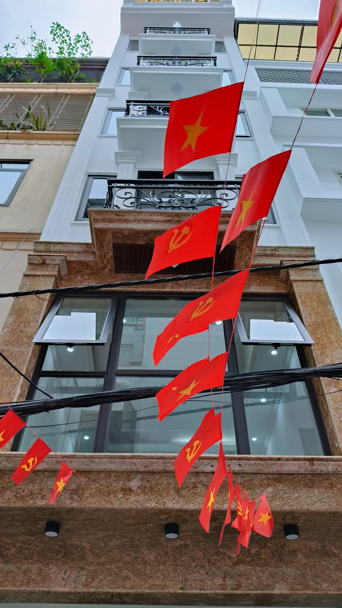  PHÂN LÔ, GARA ÔTÔ - 7 TẦNG THANG MÁY - 12 P. KHÉP KÍN - KINH DOANH 