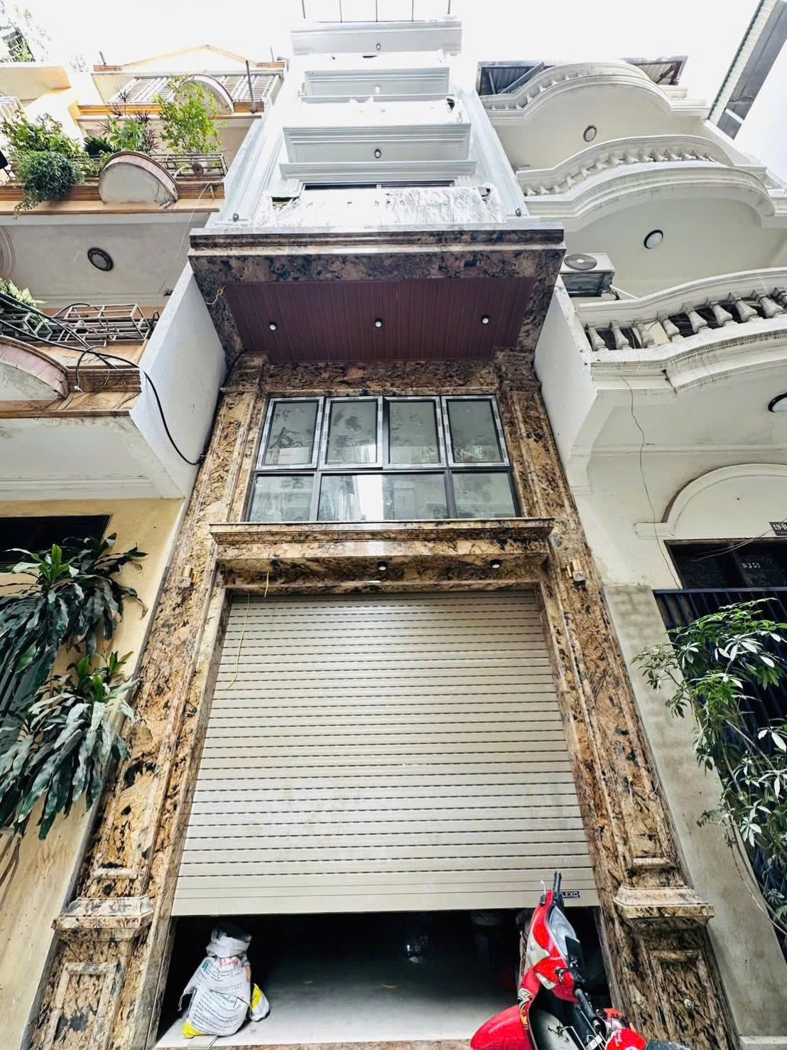  BÁN NHÀ PHÂN LÔ TRẦN QUỐC HOÀN, CẦU GIẤY - 40M² x 7T THANG MÁY - MT 4M - Ô TÔ TRÁNH - KINH DOANH - GIÁ 21.7 TỶ 