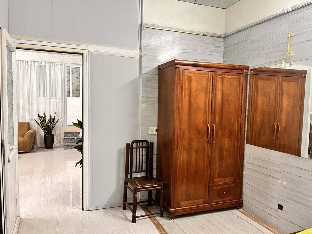  Cho thuê nhà riêng Phố Phú Diễn, 70m2, 1 tầng, 2 ngủ, 1 wc, giá 6 triệu 