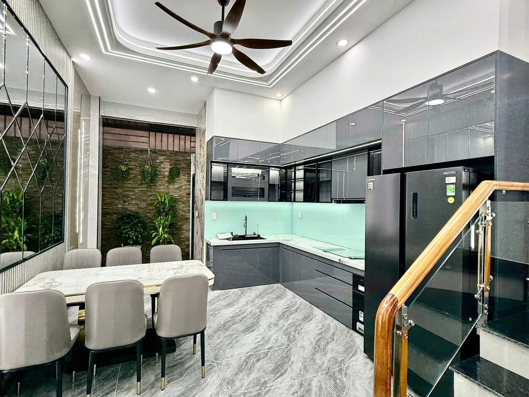  BÁN NHÀ PHỐ LIỀN KỀ LÀNG ĐẠI HỌC - SÁT METRO - THANH TOÁN CHỈ 1 TỶ 