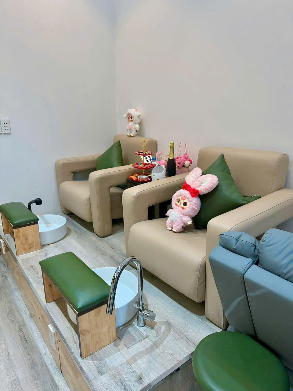  CHÍNH CHỦ SANG GẤP TIỆM NAIL – MI – GỘI QUẬN 1, TP.HCM 