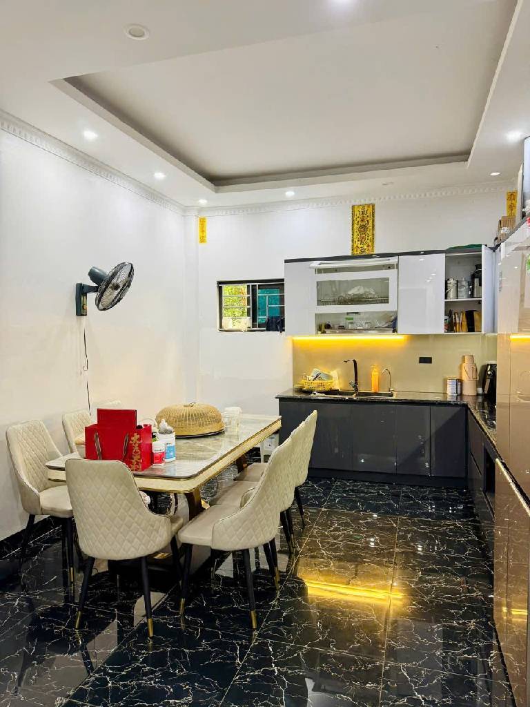  BÁN NHÀ NGỌC THUỴ LONG BIÊN,OTO, DÂN XÂY, NGÕ THOÁNG, 40M NHỈNH 6 TỶ(TL) 