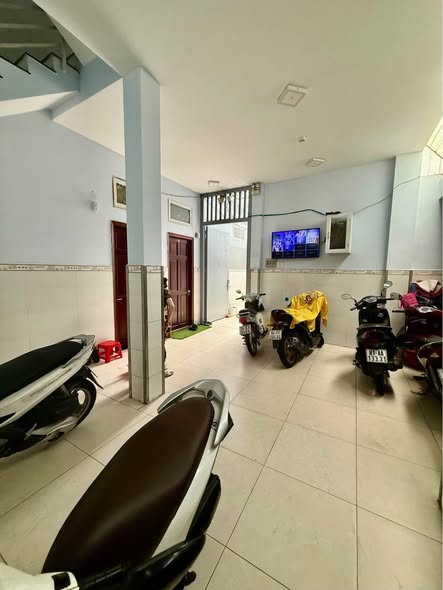  Nhà góc 2 mặt thoáng, 3 tầng, đường Lý Thường Kiệt, Quận Tân Bình,109m² (6x18, nở hậu 6.8m) – Giá 14,8 tỷ. 