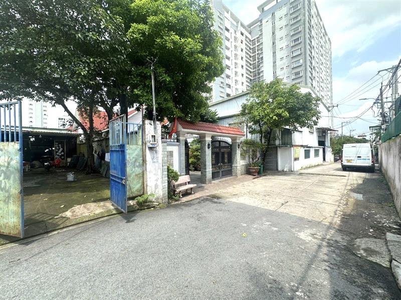  Hẻm xe tải tránh thông đường LÊ VĂN KHƯƠNG, Thới An, Diện tích 208m2 (4.5 x 46), Nhà Cấp 4 sẵn dòng tiền. Giá chỉ 11 tỷ (TL). 