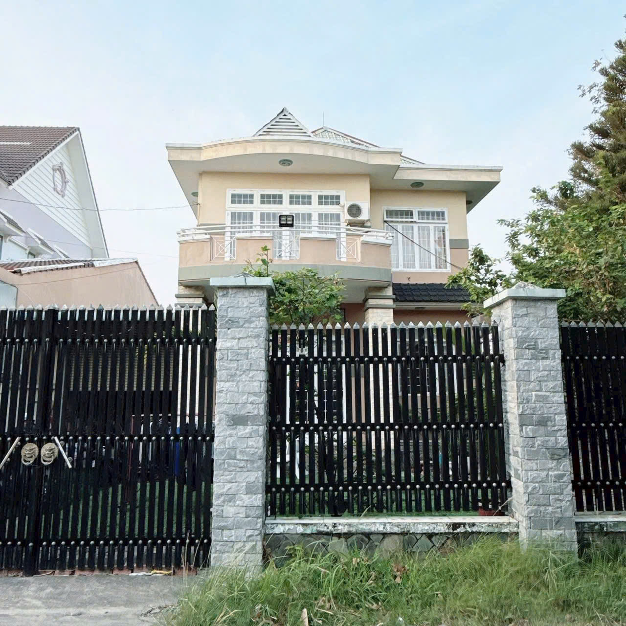  BIỆT THỰ SÂN VƯỜN VIP (23x26) MT NHỰA ẤP CHÁNH 1, TÂN XUÂN, HÓC MÔN CHỈ 19 TỶ 