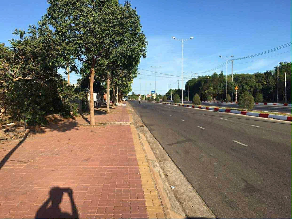  Chủ cần bán lô đất cách vòng xoay hòa long và lối ra cao tốc 100m
✅ Diện tích 23x66 50tc tổng 1.151m² 