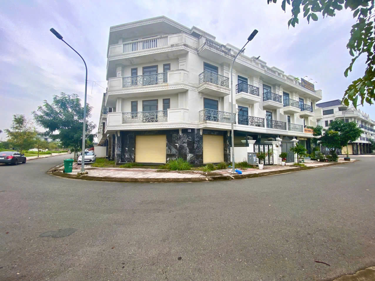  CẦN BÁN CẶP GÓC NHÀ LIỀN KỀ ĐẸP NHẤT DỰ ÁN – ĐỐI DIỆN CÔNG VIÊN – ĐƯỜNG E9 Khu Dân Cư BỬU LONG, BIÊN HÒA 