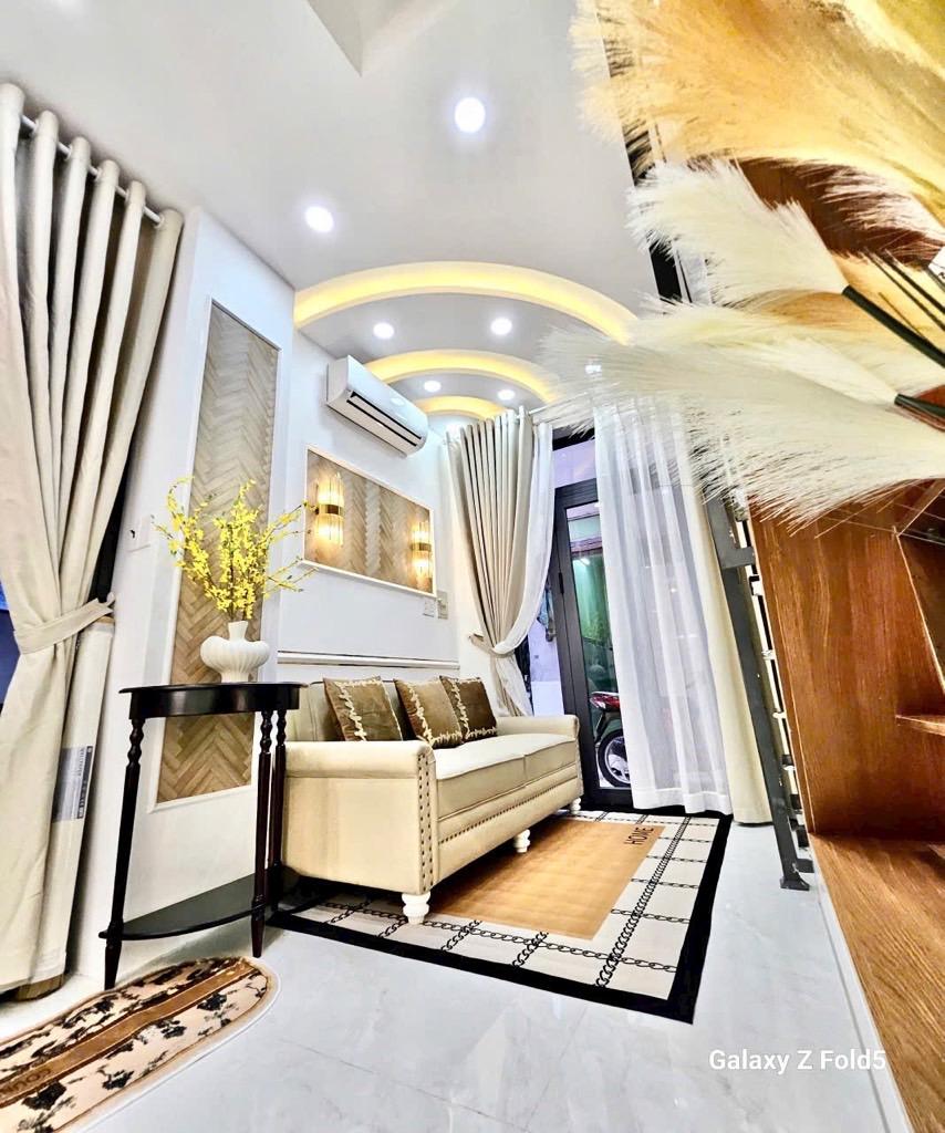  Bán nhà Hoàng Văn Thụ, P.9, 3x10m, 3 tầng, 3pn, 3wc, 5.98 tỷ, TL 