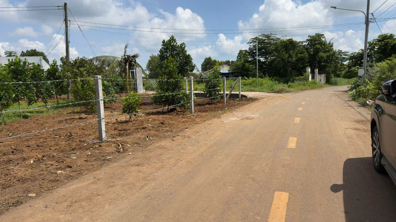  CHỦ CẦN BÁN LÔ ĐẤT 3 MẶT TIỀN TẠI TÂN LONG - H. ĐẤT ĐỎ - BÀ RỊA VŨNG TÀU.
* Diên tích: 350 m2 - 80m2 thổ cư. 