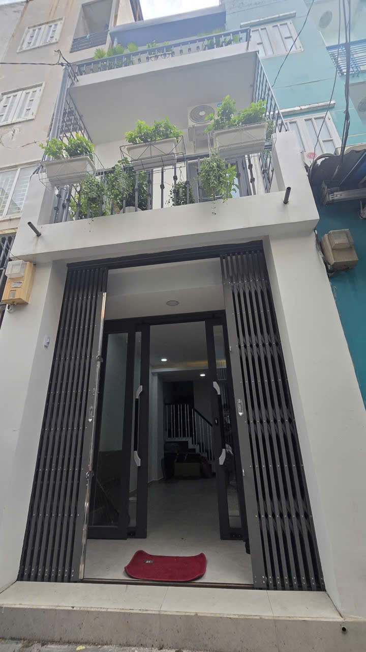  Quận 3 - CMT8- 3 tầng - Hẻm 3M - Giá 4.8 Tỷ 
