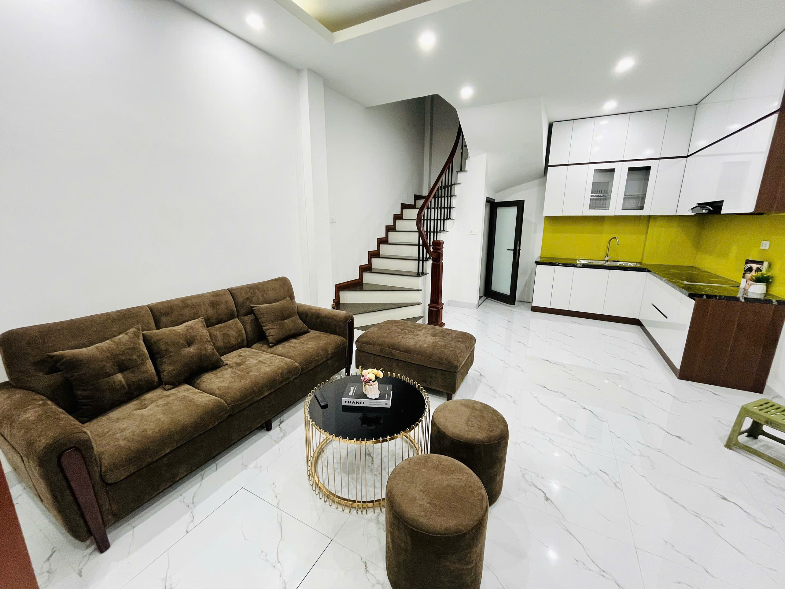  252.16.25.3 Ngọc Thụy 30 5 4.6 7.65 tỷ Long Biên 