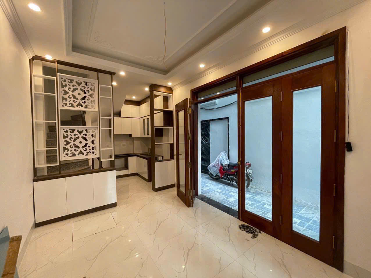  TT Bộ Công Nghiệp, Dốc Thọ Lão, 50m/200m, tầng 4, mặt tiền 5m, 2.15 Tỷ Hai Bà Trưng. 