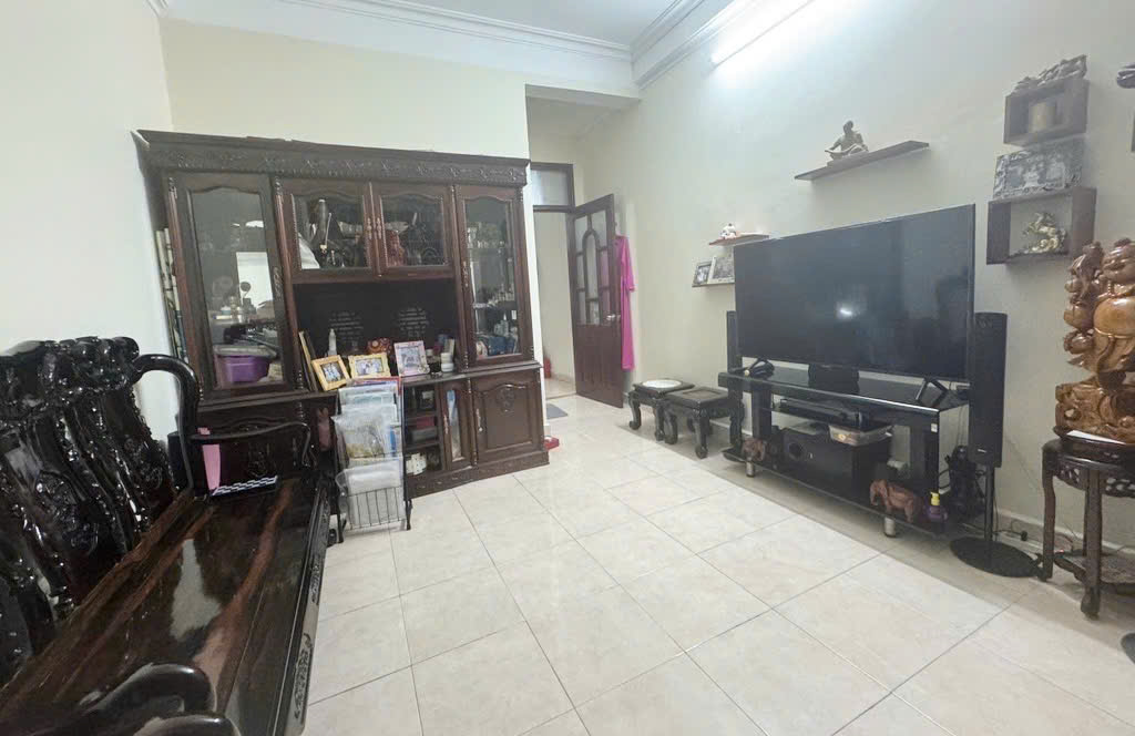  NHÀ CHỦ TỰ XÂY CHẮC CHẮN KHU PHÂN LÔ VIP QUANH THÁI HÀ, ĐỐNG ĐA - CHÀO 18,3 TỶ,PHÂN LÔ Ô TÔ TRÁNH, VÀO NHÀ - KINH DOANH VỈA HÈ - NGÕ THÔNG 