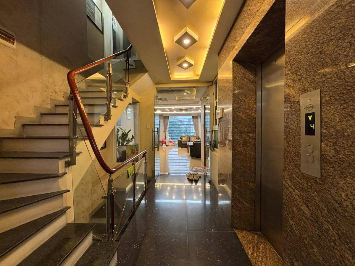  Bán nhà Mặt Phố Tố Hữu 8 tầng mt 5 m vỉa hè 8m kinh doanh 4 làn xe cho thuê 80 tr/tháng 