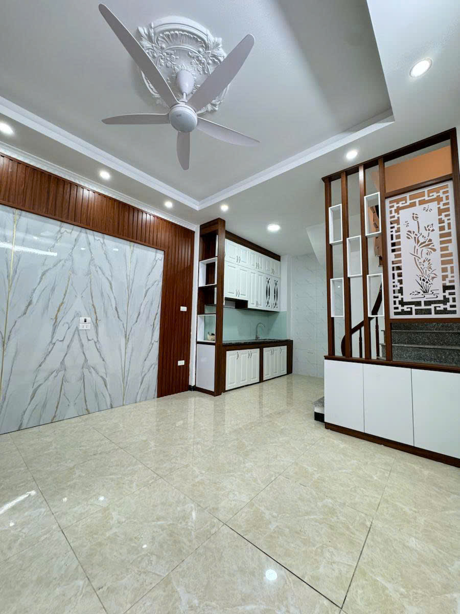  Bán nhà Nguyễn Văn Linh 30m 5 tầng lô góc ô tô hơn 7 tỷ 