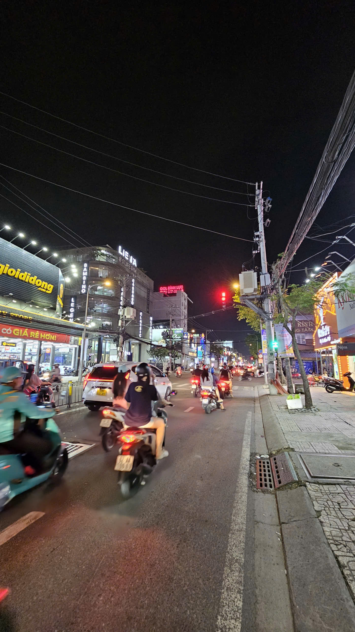  NGAY SÁT Q1 CẠNH MẶT TIỀN 
DIỆN TÍCH 41 M2 - 5 TẤM CÓ 5 TÊ Q4 