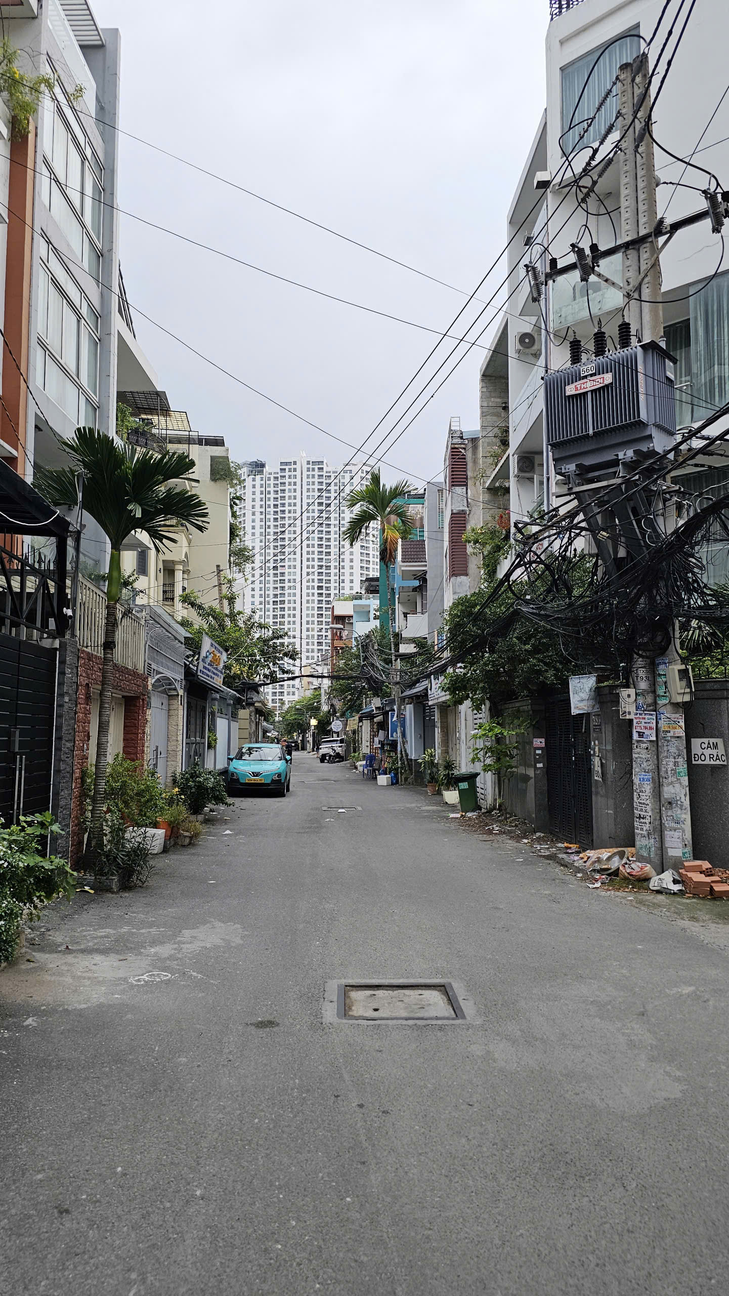  MẶT TIỀN XE TẢI CẠNH Q1  CÓ 3 TÊ  Q4 ĐÚC 3 TẤM 