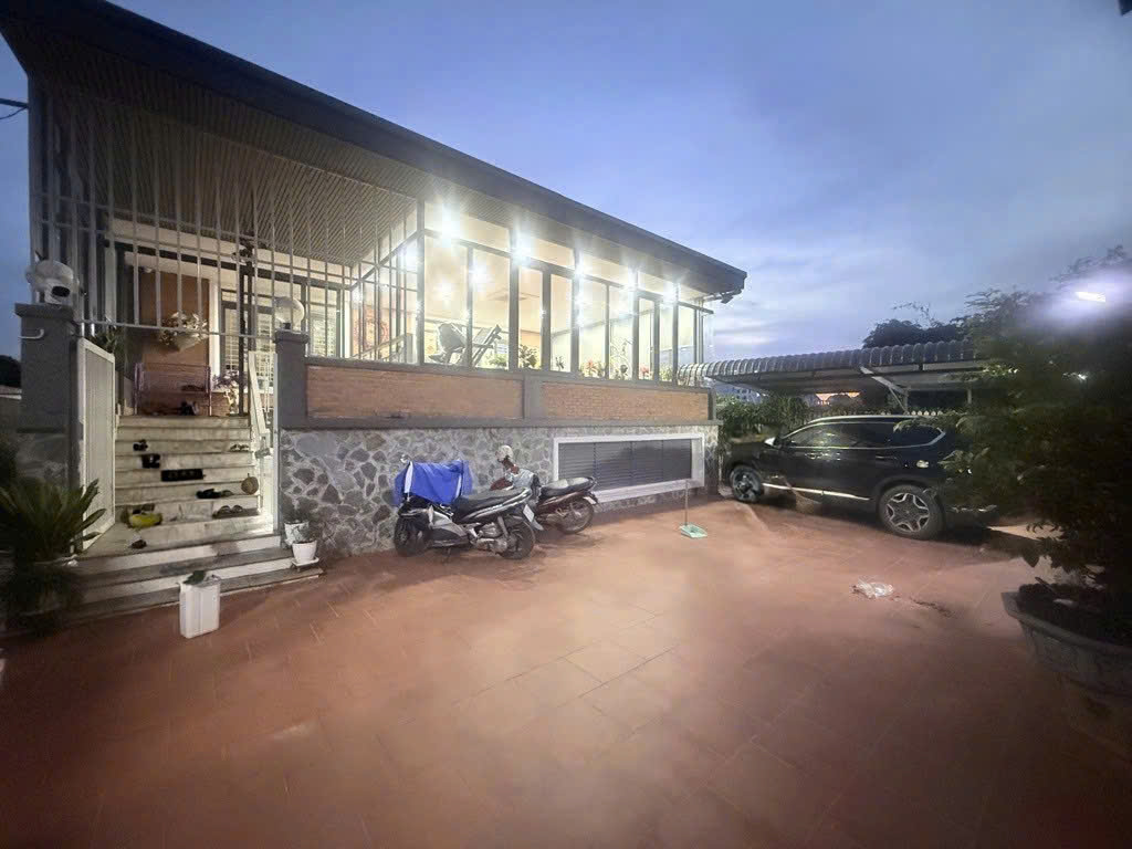  Hiếm! Bán Biệt thự Lê Thị Riêng 2 tầng tặng nhà xưởng hơn 3000m2, sẵn dòng tiền 69tr/tháng 