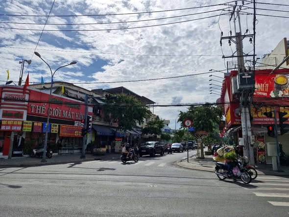  Bán nhà mặt tiền 2500m2 giá 170 tỷ Nguyễn Ảnh Thủ 