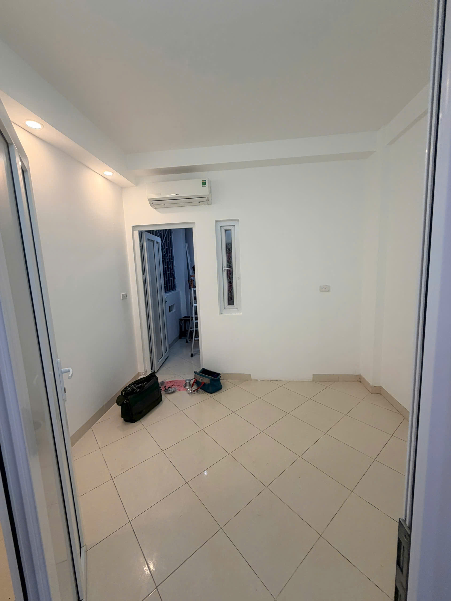  Cho thuê nhà nguyên căn Phố Đặng Văn Ngữ, 40m² x 5 tầng, 4PN, 4 WC, 14.5tr 