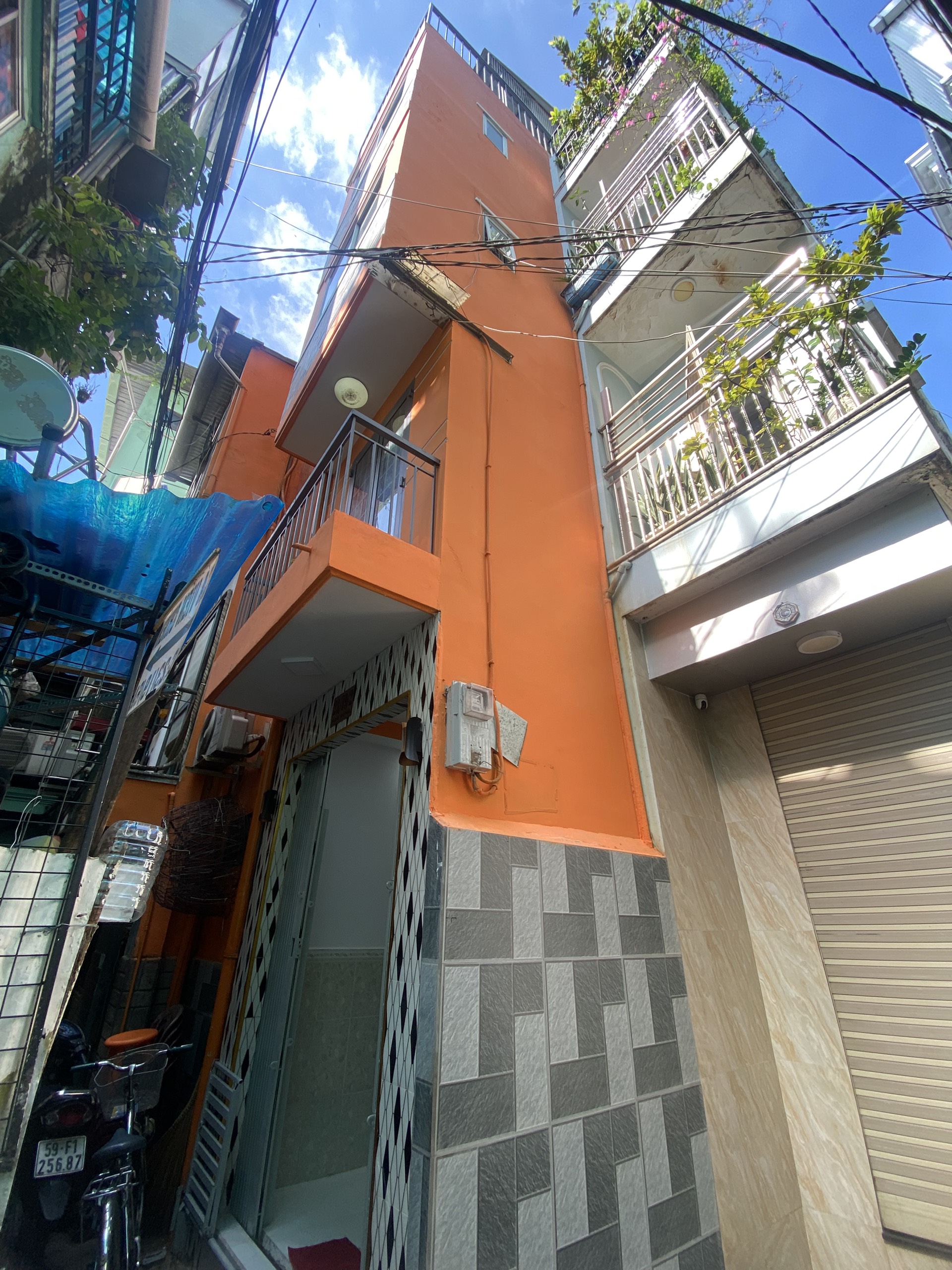  CHỈ 1 TỶ XÍ  HÒA HƯNG QUẬN 10 –5 TẦNG 3PN 3WC GẦN MẶT TIỀN MBVB. 