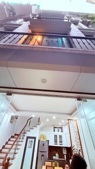  Bán nhà Tây Hồ-Lạc Long Quân, DT32m2, 5 tầng. 3 ngủ khép kín, 2 nhà ra phố (giá 11.5 tỷ) 