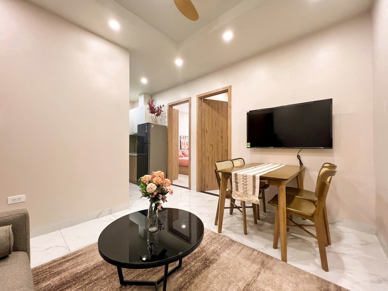  Cho thuê căn 2PN 1PK cực đẹp Full đồ tại Ngõ 279 Đội Cấn, Ba Đình 