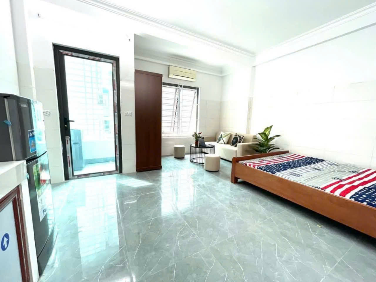  Cho Thuê Ccmn đẹp thoáng ban công giá rẻ Tại 37 Bằng Liệt, Linh Đàm 