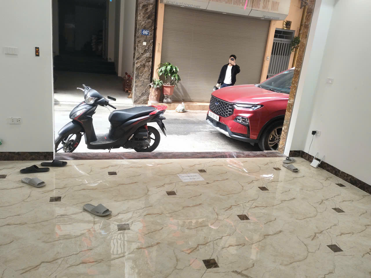  Nhà Hoàng Quốc Việt, ôtô vào nhà, gần hồ điều hòa, DT35m2, MT4m, 6 tầng thang máy (chỉ 16 tỷ) 