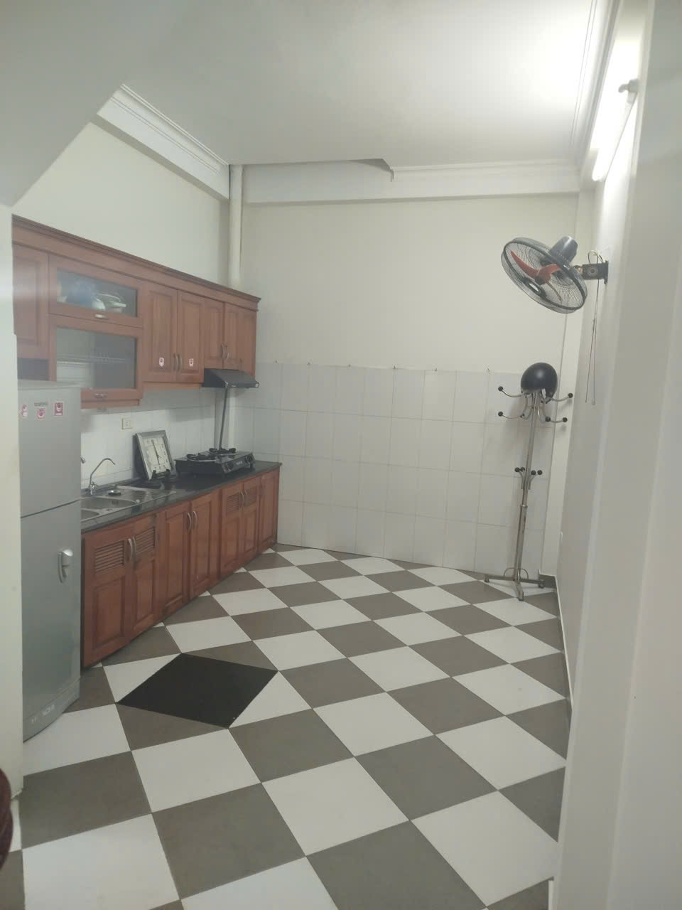  Chính chủ cho thuê nhà nguyên căn Ngọc Hồi 36m² x 4 tầng, gồm 5 phòng ngủ, 10 triệu 