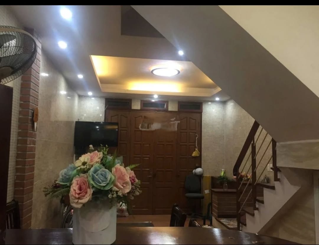  Cho thuê nhà ngõ 179 Vĩnh Hưng 38m² x 4 tầng, gồm 3 phòng ngủ, 3 vệ sinh. 12 triệu 