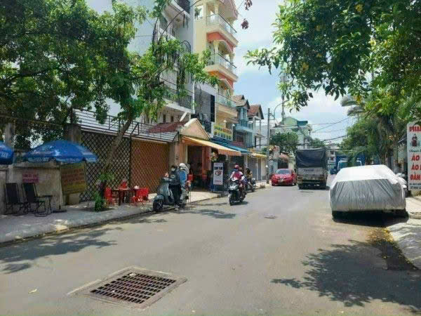  Chính chủ cần bán gấp lô đất đẹp đường Dương Quảng Hàm DT: 4 X 17m vuông giá 8.4 tỷ , P6, GV. 