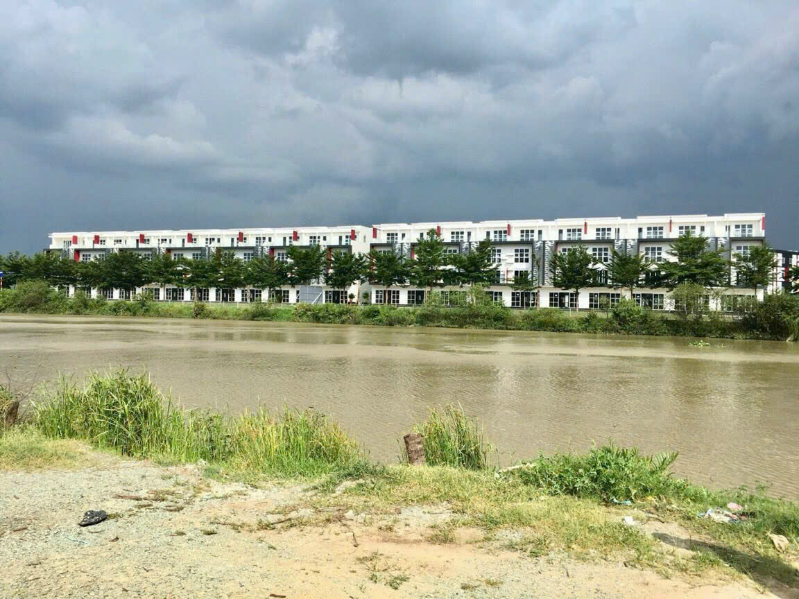  Kẹt tiền nên bán lô đất biệt thự  ĐƯỜNG 1 , nguyễn duy trinh Sông Rạch Chiếc - Long Trường - Quận 9 - TP. Thủ Đức 