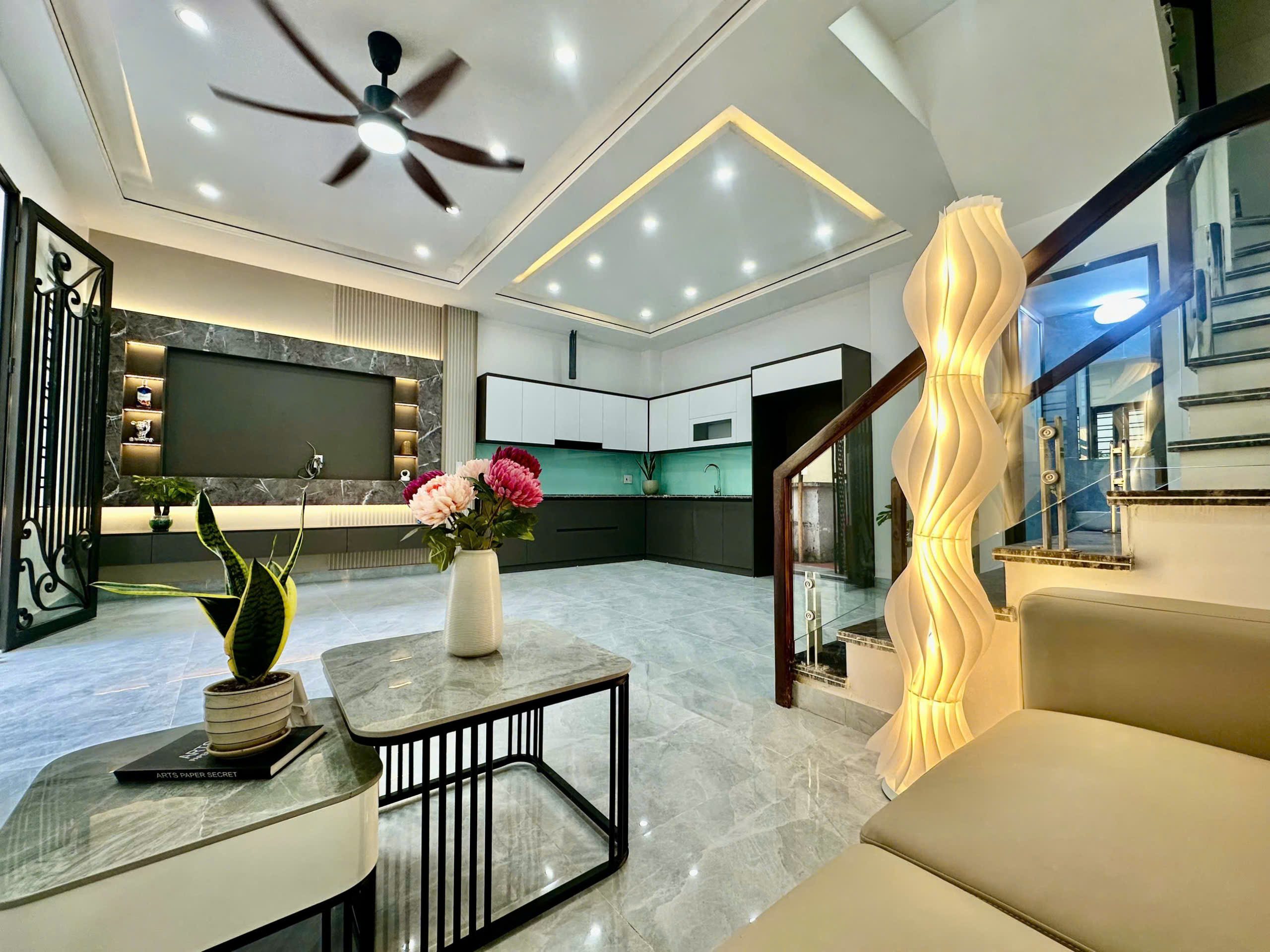  BÁN NHÀ MỚI XÂY 4 TẦNG TẠI TRUNG HÀNH – SÂN CỔNG RIÊNG, NGÕ NÔNG, HAI MẶT THOÁNG 