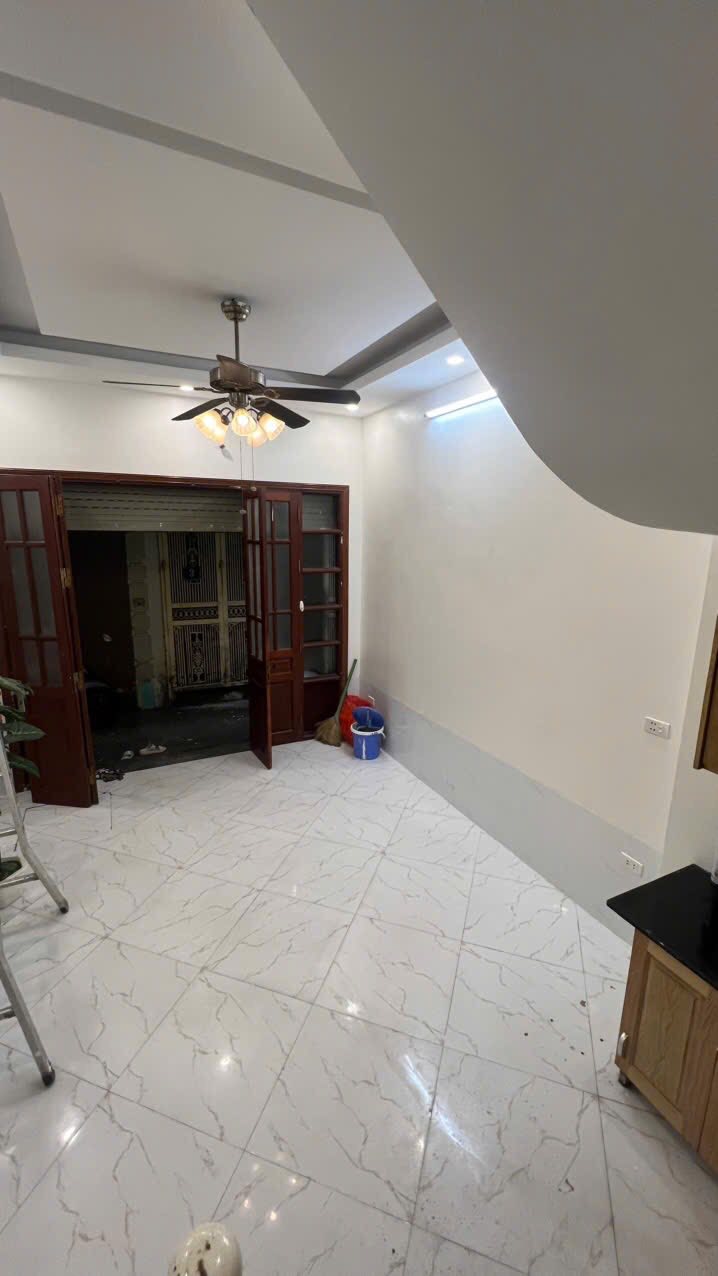  Cho thuê nhà ngõ Văn Cao,  25m² x 4 tầng, gồm 3 phòng ngủ, 2 vệ sinh 9,3 triệu/th 