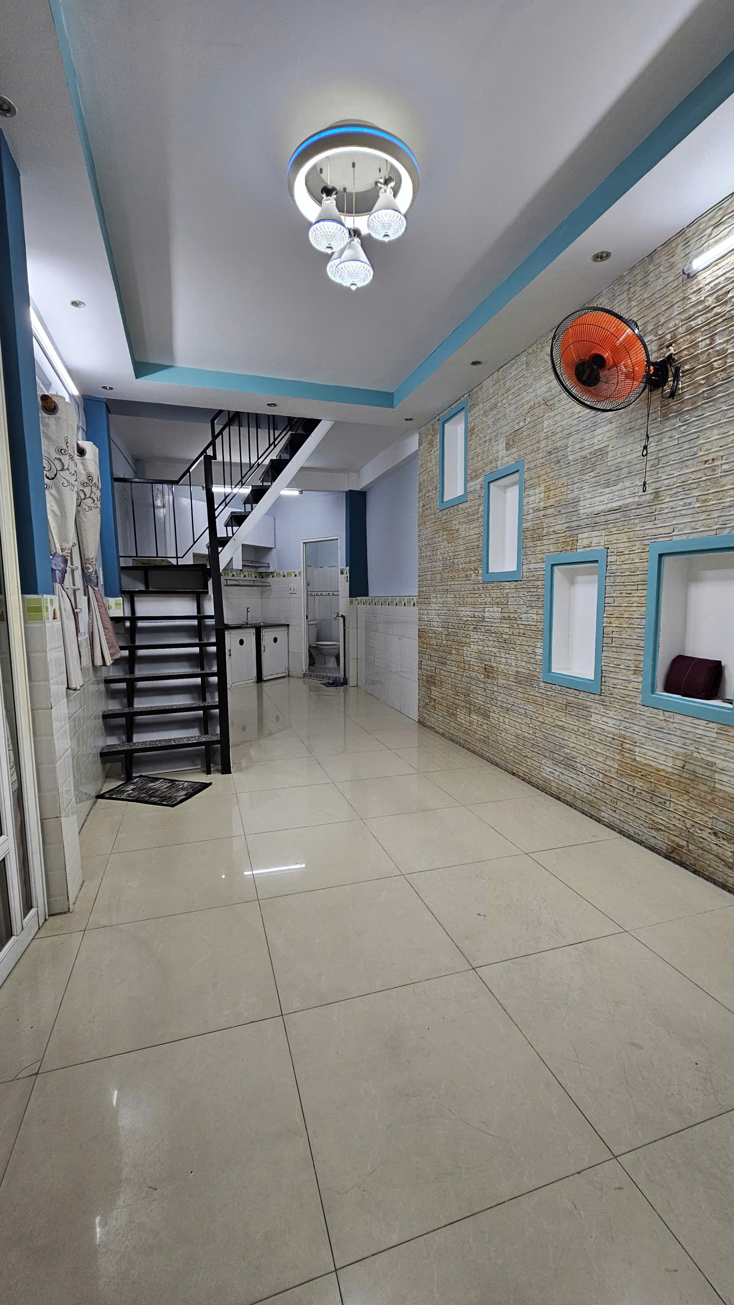  NGAY MẶT TIỀN TRUNG TÂM  Q4 

NGANG 9.5 DÀI 4

CÓ 3 TỶ 