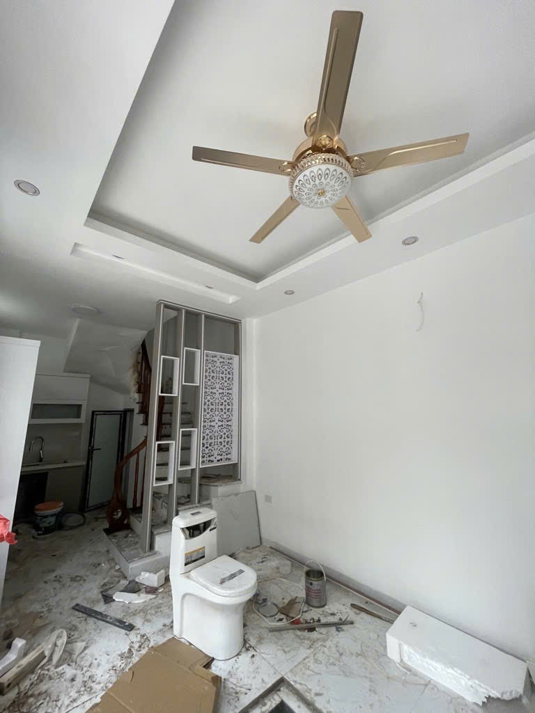  Bán nhà Đức Giang, 30m, Tiện ích ngập tràn, Nhà mới xây. Nội thất cơ bản . Sổ đỏ cất két. Gía chỉ 6x tỷ ( có tl) 