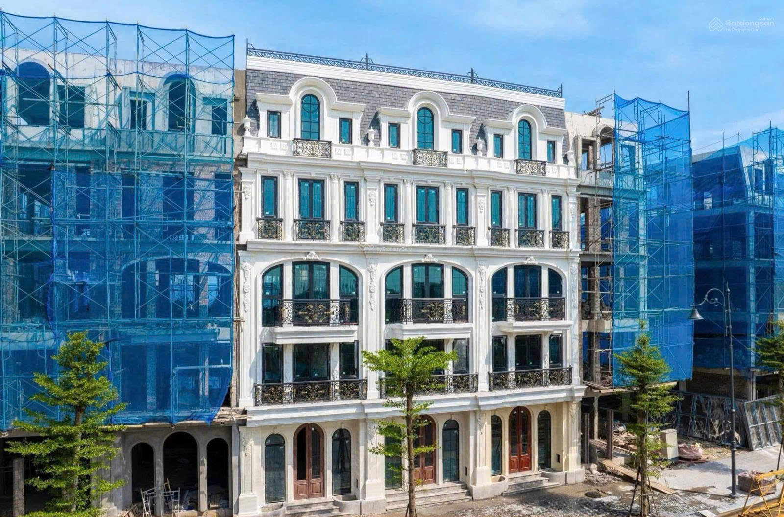  NHÀ MẶT PHỐ HOÀNG QUỐC VIỆT KÉO DÀI 5 TẦNG KHAI THÁC KINH DOANH LH: 0931982626 