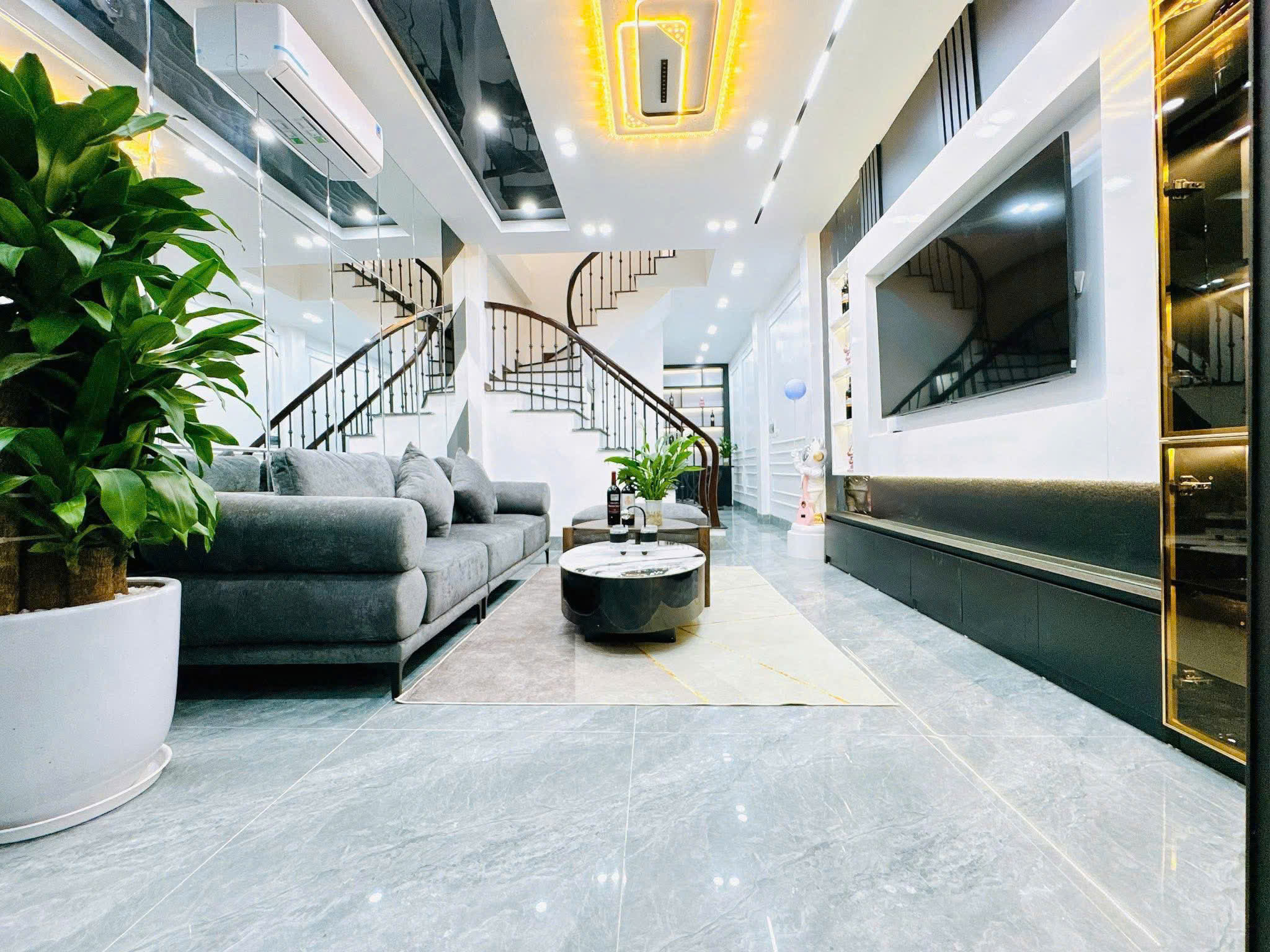  BÁN NHÀ MỚI ĐẸP Ở NGAY - TRẦN DUY HƯNG, CẦU GIẤY - 44/52M x 6T THANG MÁY - GẦN PHỐ - GIÁ 17.8 TỶ 