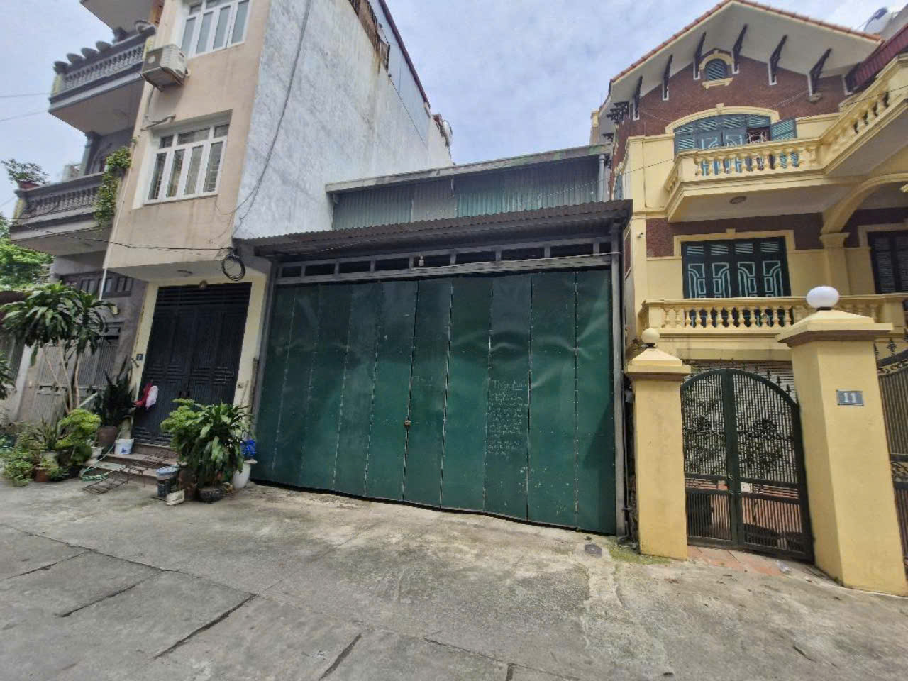  BÁN ĐẤT TẶNG NHÀ C4 - HỌC VIÊN TÀI CHÍNH - DT65M2 - MT4M - GIÁ 8 TỶ - NGÕ THÔNG - KINH DON 