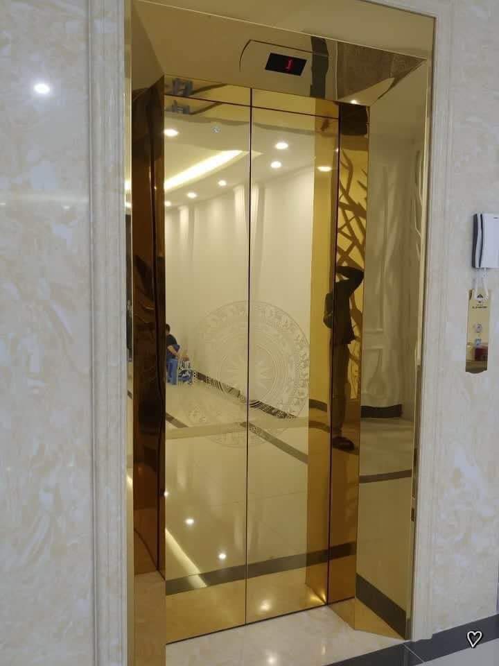  Cho thuê Nhà căn góc, mới, thang máy, 116m2_ 4T; vỉa hè, Đội Cấn-45 Tr 