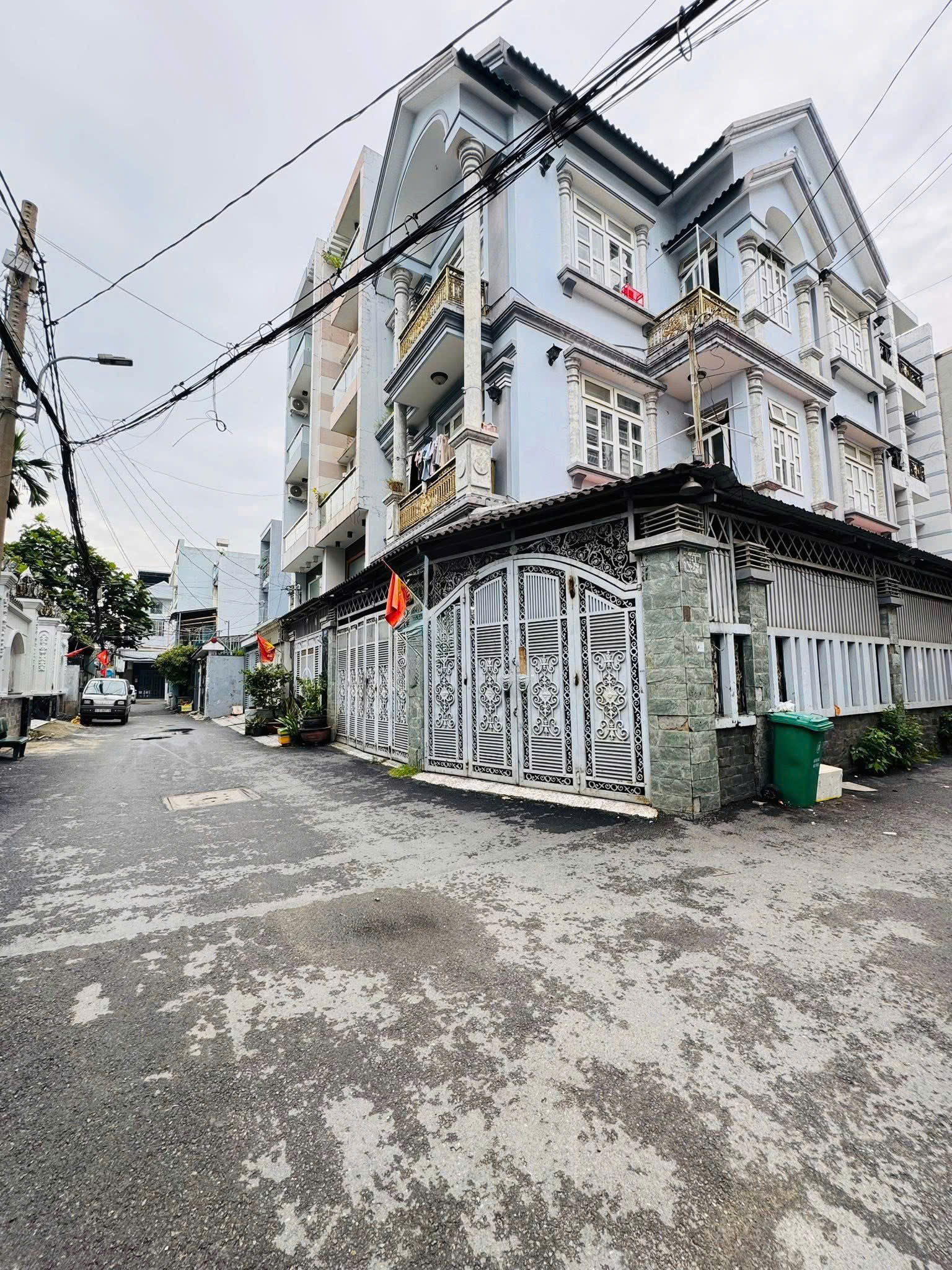  Bán nhà lô góc 2 MT Hẻm Quang Trung - gần Phan Huy Ích, 8,2x12,6m 3 Tầng - 5Pn, 12,9 tỷ. 