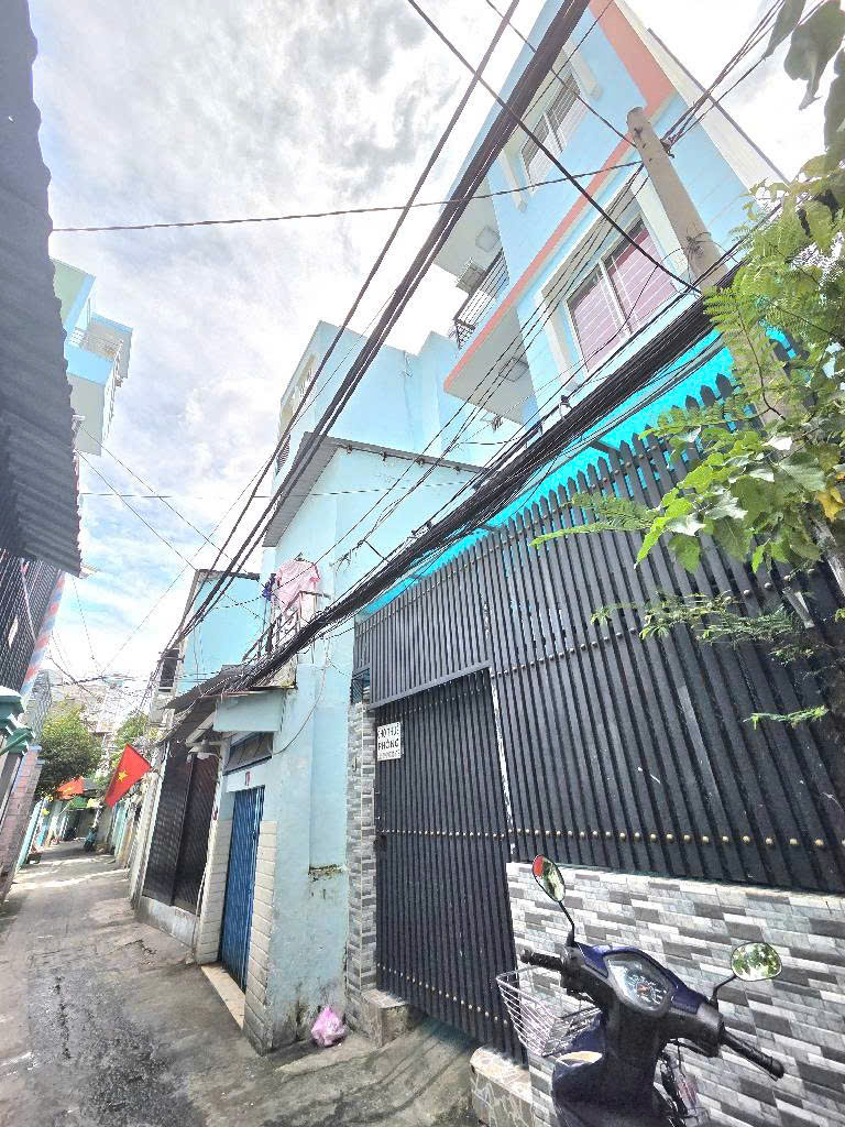  Bán miếng đất Ngang 4 dài 20 m có 60 triệu m2 Q4 