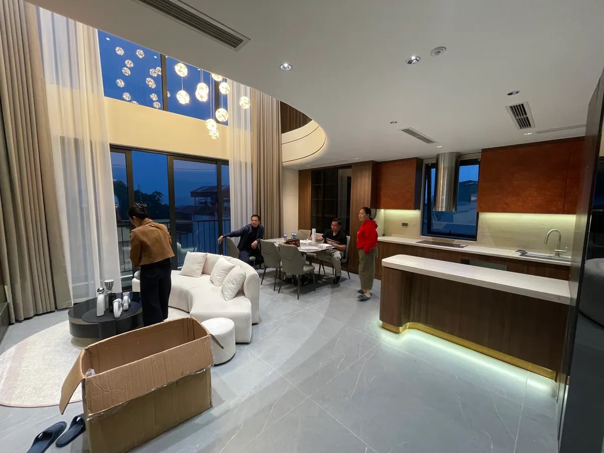  Bán Gấp Căn Duplex Phố Ngọc Thụy 50m2, 7 Tầng Lô Góc, Gara 2 Ô Tô, Full Nội Thất - 1X Tỷ 