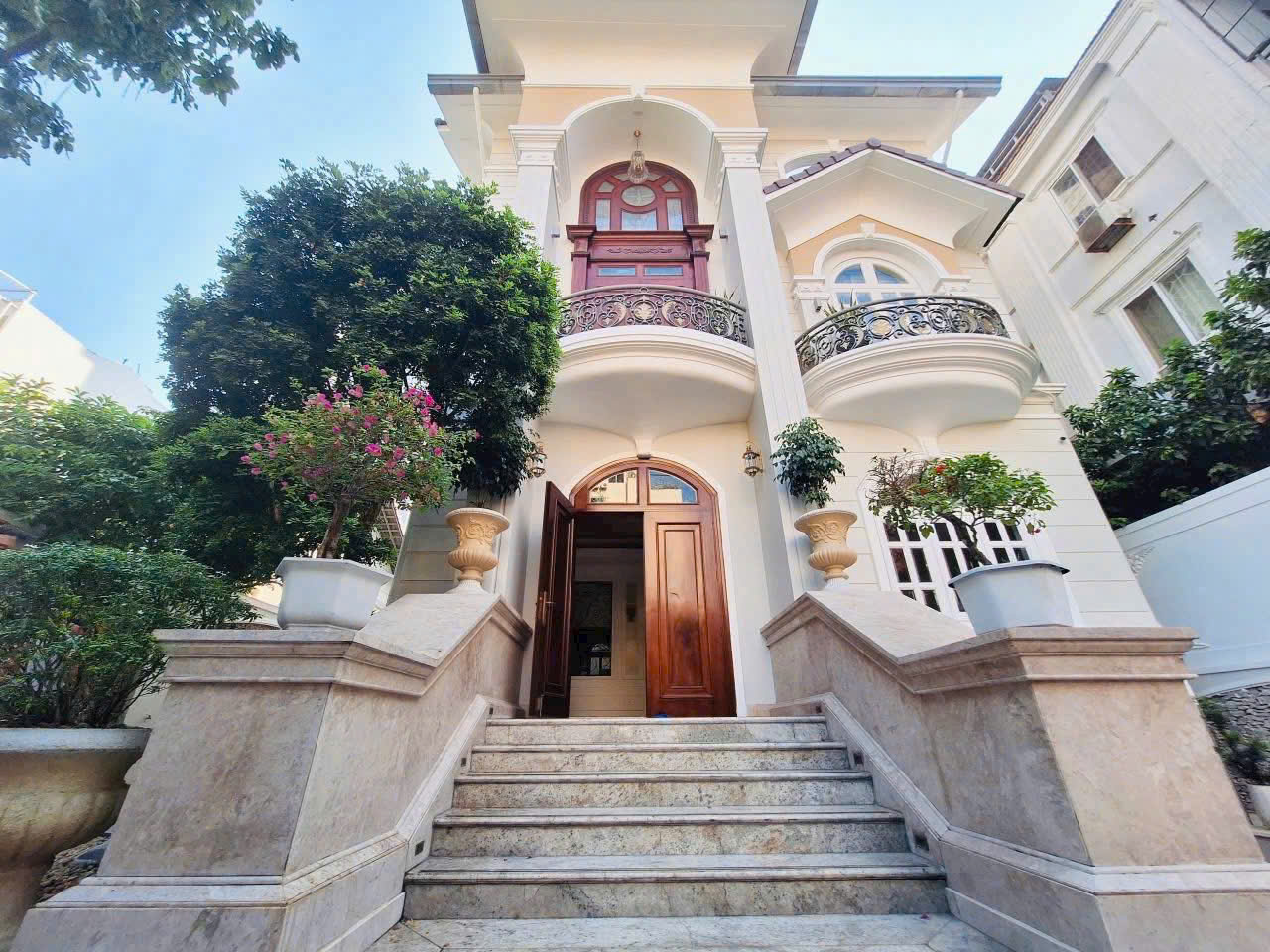  ????Bán Biệt Thự siêu đẹp có hầm & hồ bơi đường 42 phường Thảo Điền, Quận 2 